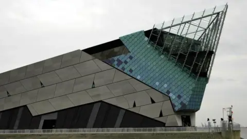 Hull's aquarium, The Deep