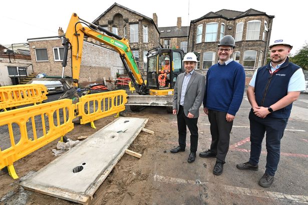 (L to R) Ben Gilligan of East Yorkshire Buses with Councillor Mark Ieronimo and Andrew Benstead, the bus operator’s engineering director, at the start of the second phase of the programme