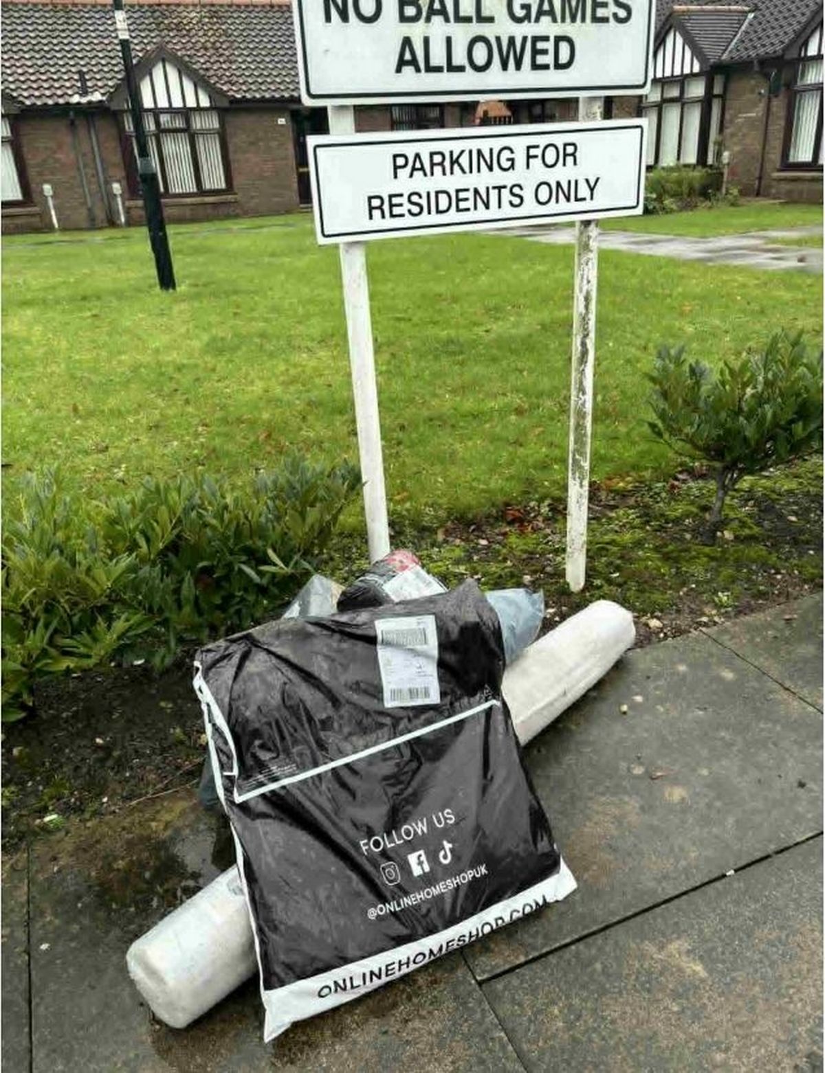 Mike Gibbons took it upon himself to deliver the parcels to nearby residents.