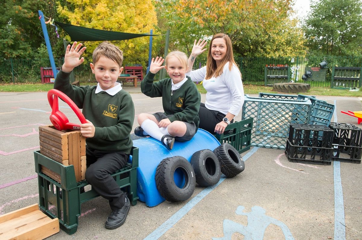 Siemens Mobility Operations Support Coordinator, Clare Thornton is pictured with pupils learning about how Siemens Mobility is building trains at the Goole Rail Village. Credit: Sean Spencer, Hull News and Pictures.