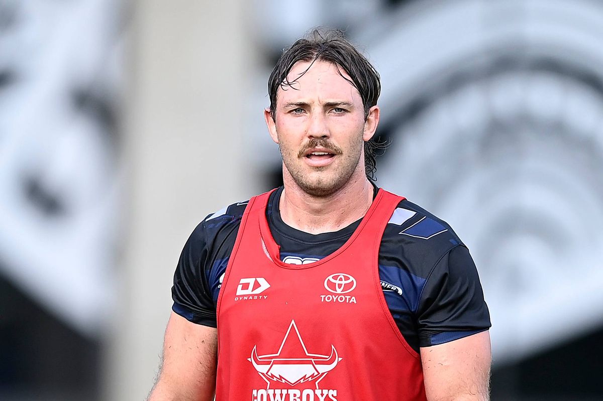 Hull KR have signed Karl Lawton from North Queensland Cowboys.