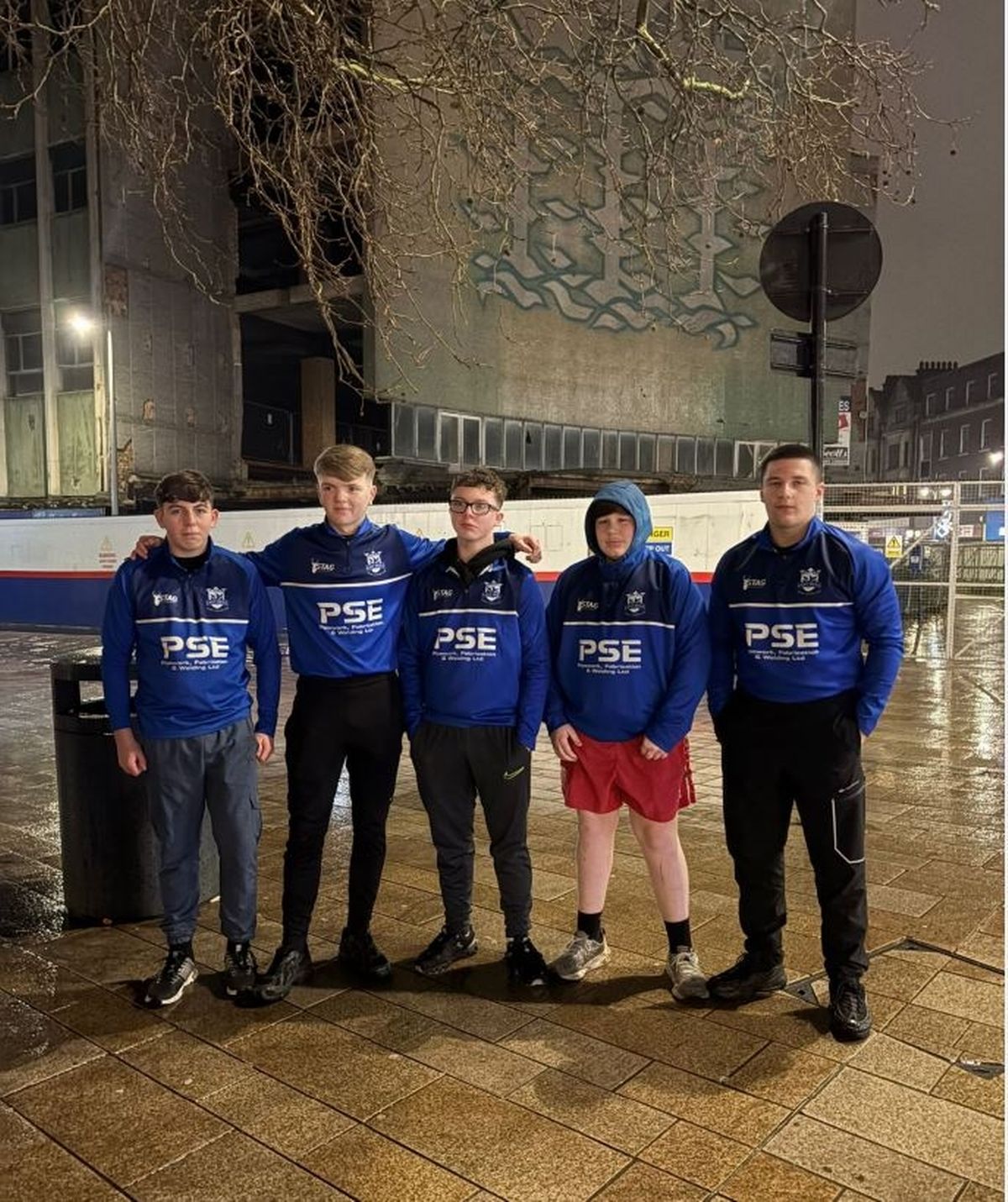 East Hull under 14s have earned praise for giving up their time to help people on the streets this Christmas.