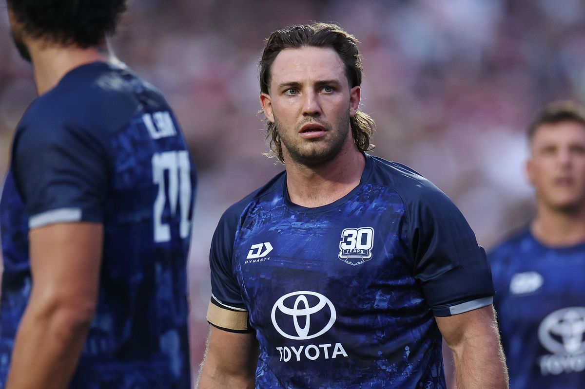 Hull KR have signed Karl Lawton from North Queensland Cowboys.