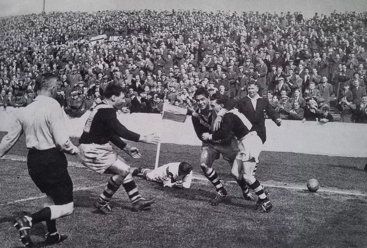 Hull celebrate Tommy Finn's try in the 1956 Championship final. 