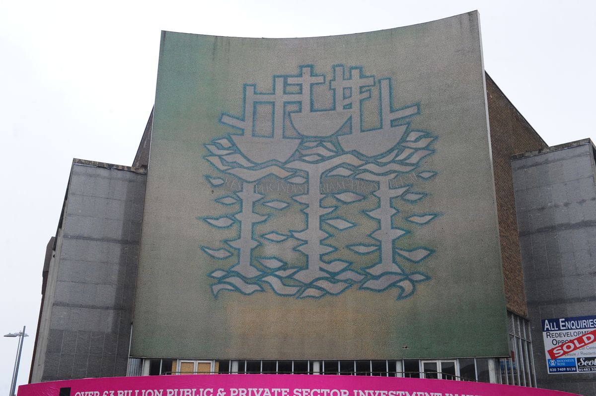 The Three Ships Mural on the former BHS building in Hull city centre