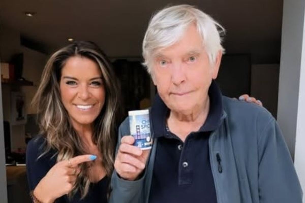 Gemma Oaten with her 'absolute hero and Hull legend' Sir Tom Courtenay - and the pot of Hull Chip Spice she gifted to him