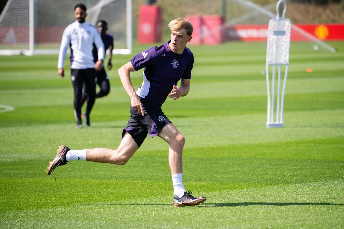 Manchester United's Toby Collyer