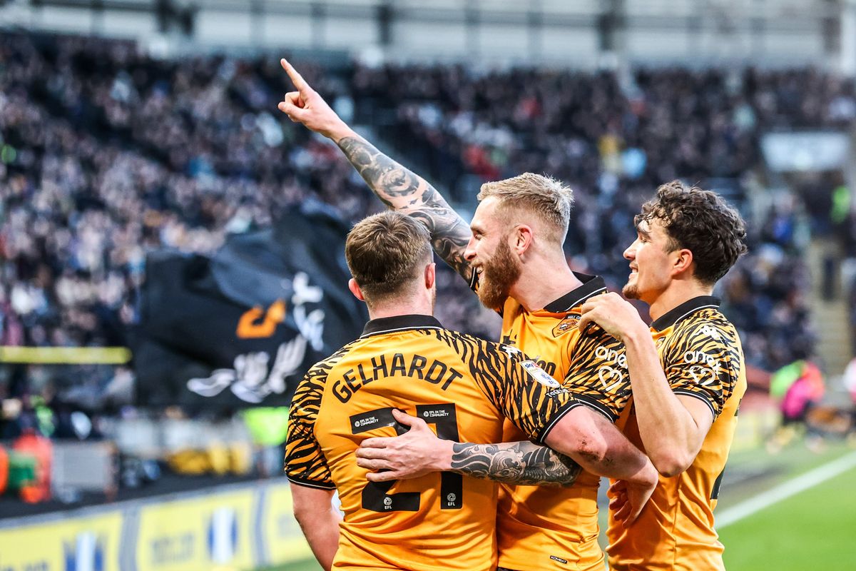 Oliver McBurnie of Hull City celebrates his goal
