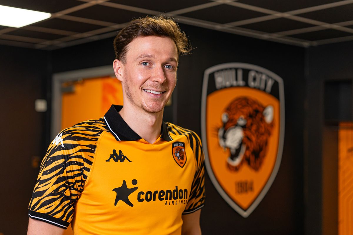 Hull City signing Kieran Dowell at the MKM Stadium