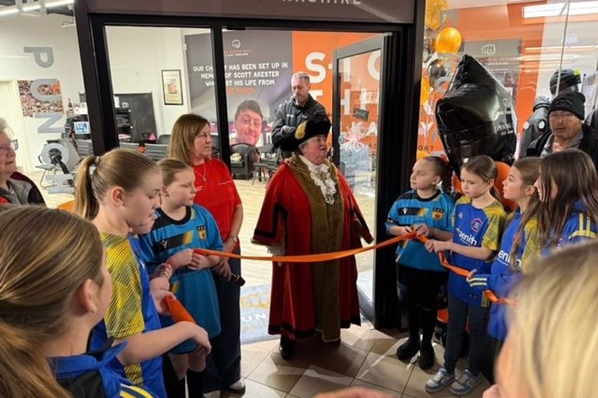 Lord Mayor of Hull Cllr Cheryl Payne conducts the official launch of One Punch Hull Hub 