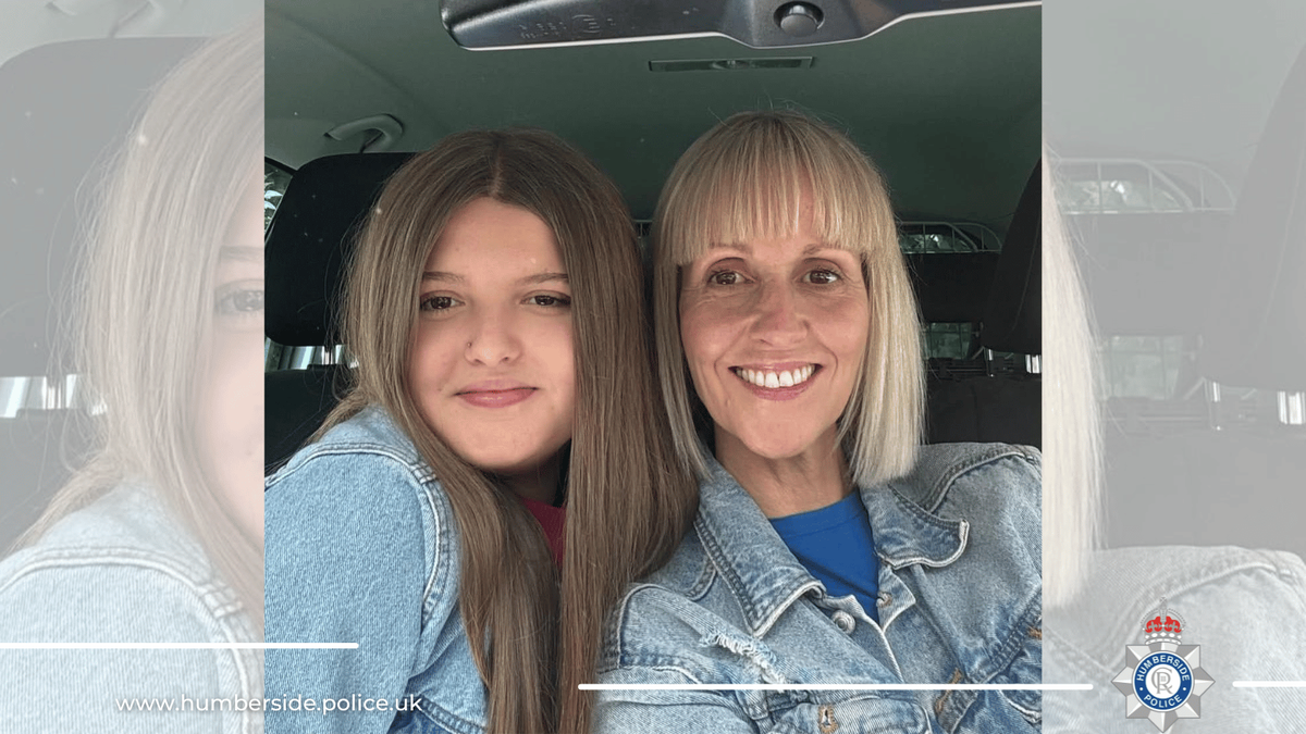 A family photo of Grace and Sarah Keeling