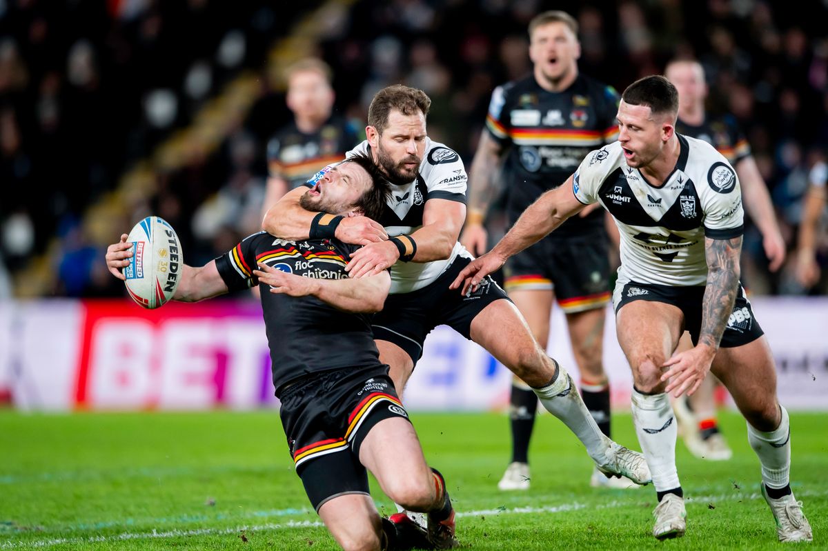 Hull FC's Aidan Sezer hits Bradford's Joe Mellor with a high tackle.