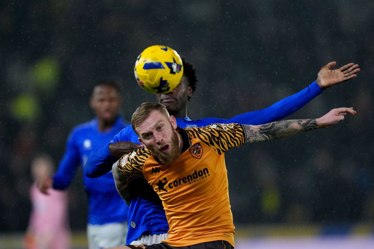Hull City's Oliver McBurnie and Watford's James Abankwah battle for the ball
