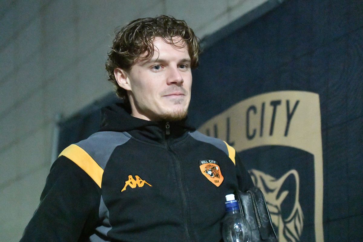 Hull City midfielder Regan Slater is out of contract this summer