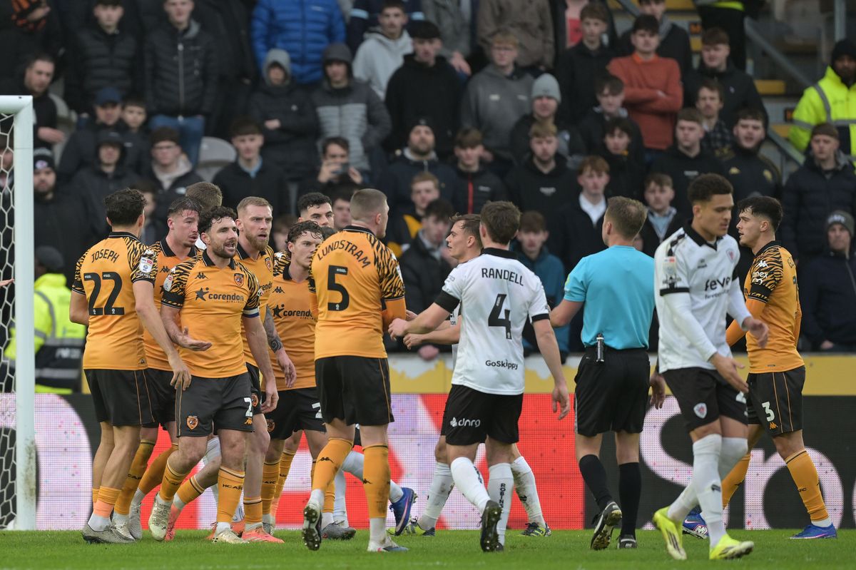 Hull City's players show their frustration after conceding against Bristol City