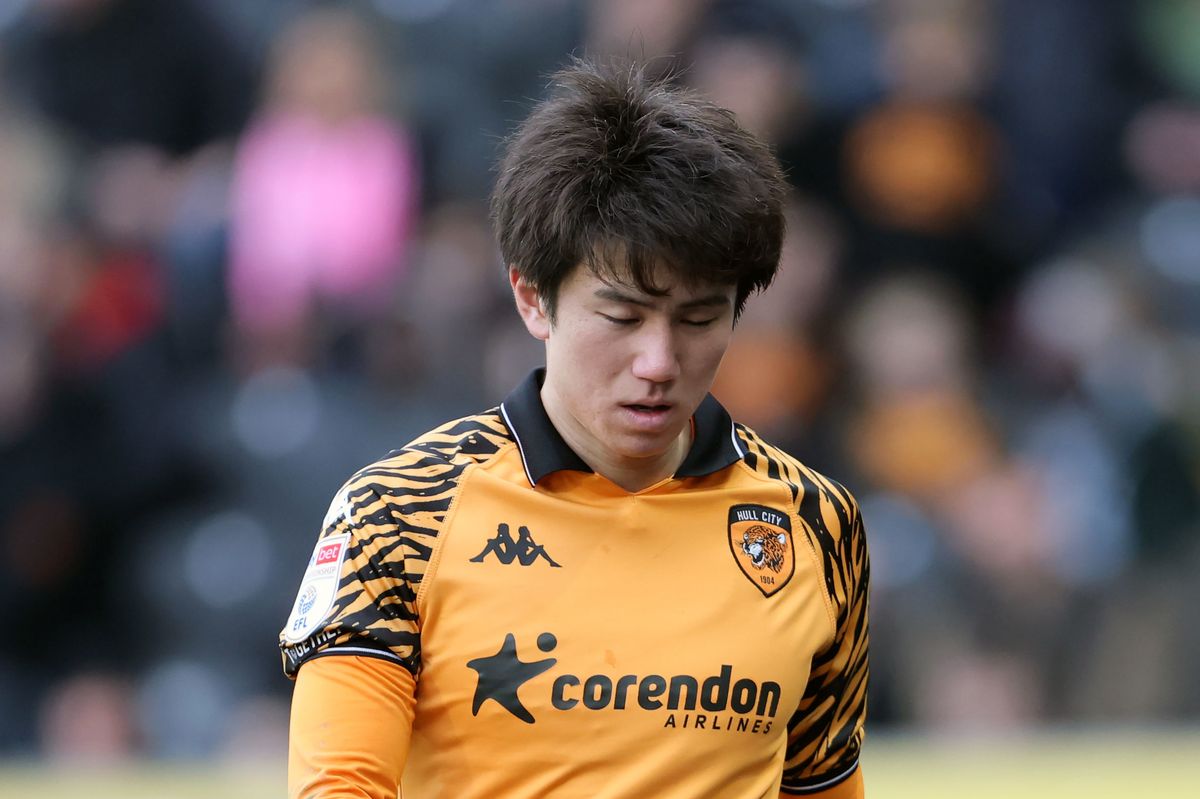 Hull City's Yu Hirakawa leaves the pitch against QPR