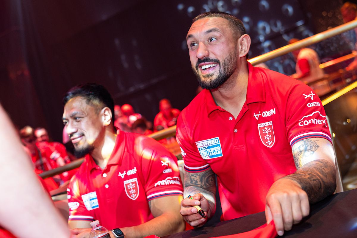 Hull KR’s Sauaso Sue and Elliot Minchella during an autograph signing session in Las Vegas