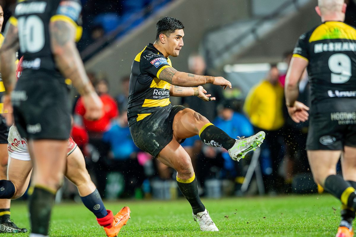 York's Ata Hingano kicks the game-winning drop goal against Hull KR.