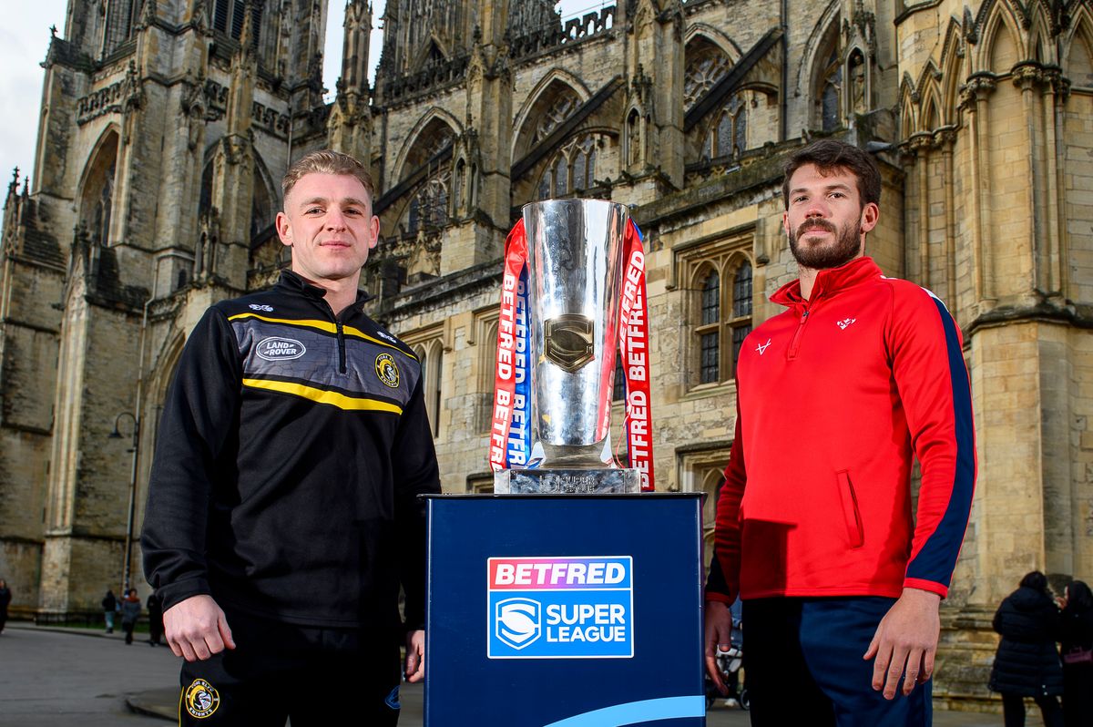 York Knights' Liam Harris with Hull KR's Oliver Gildart outside York Minster with the Betfred Super League trophy.