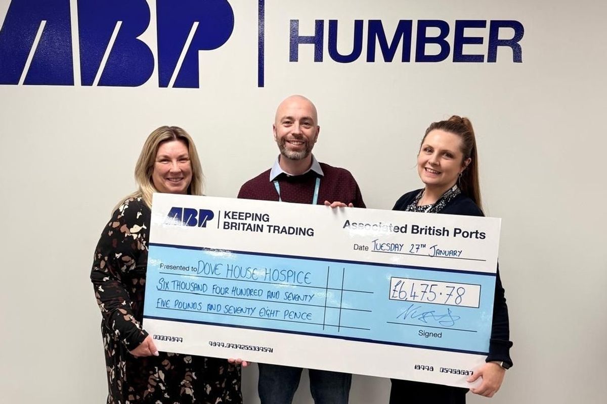 Cheque presentation to Dove House Hospice by ABP