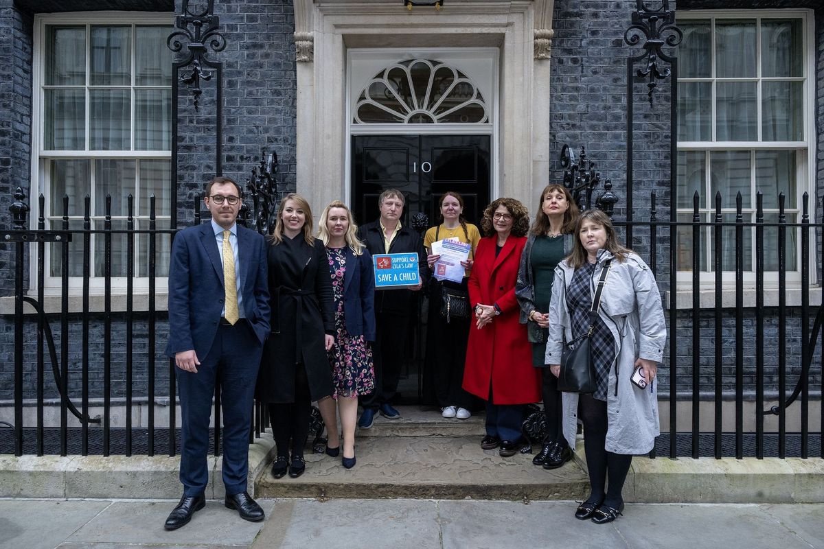 L-R: Tom Gordon MP (Chair of the All-Party Parliamentarian Group for Diabetes), Sarah Bool MP, Amanda Williams (DSN Forum), John Story, Emma Story, Diana Johnson MP, Hilary Nathan (Breakthrough T1D) and Clare Howarth (Diabetes UK)