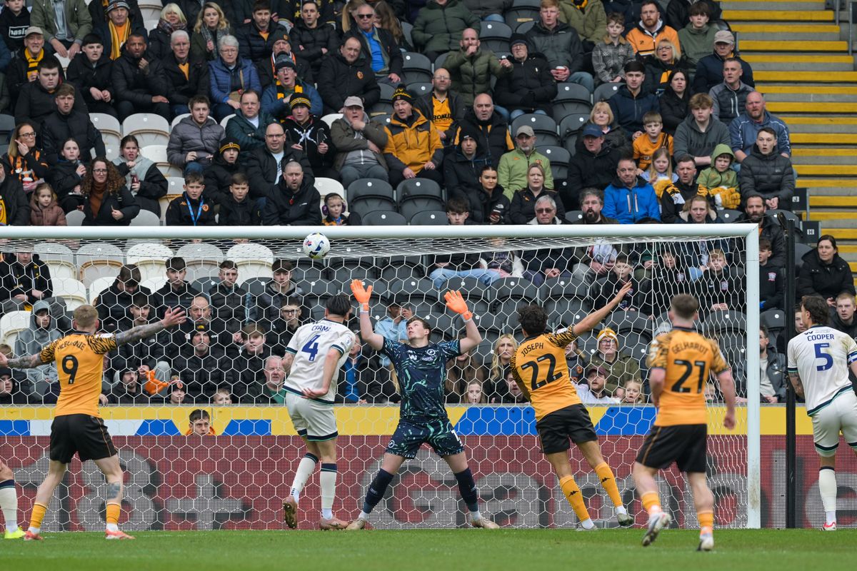 Hull City and Millwall are two of the sides battlign it out for promotion to the Premier League 