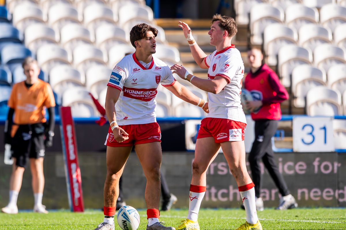 Hull KR's Bill Leyland has joined St Helens on loan.