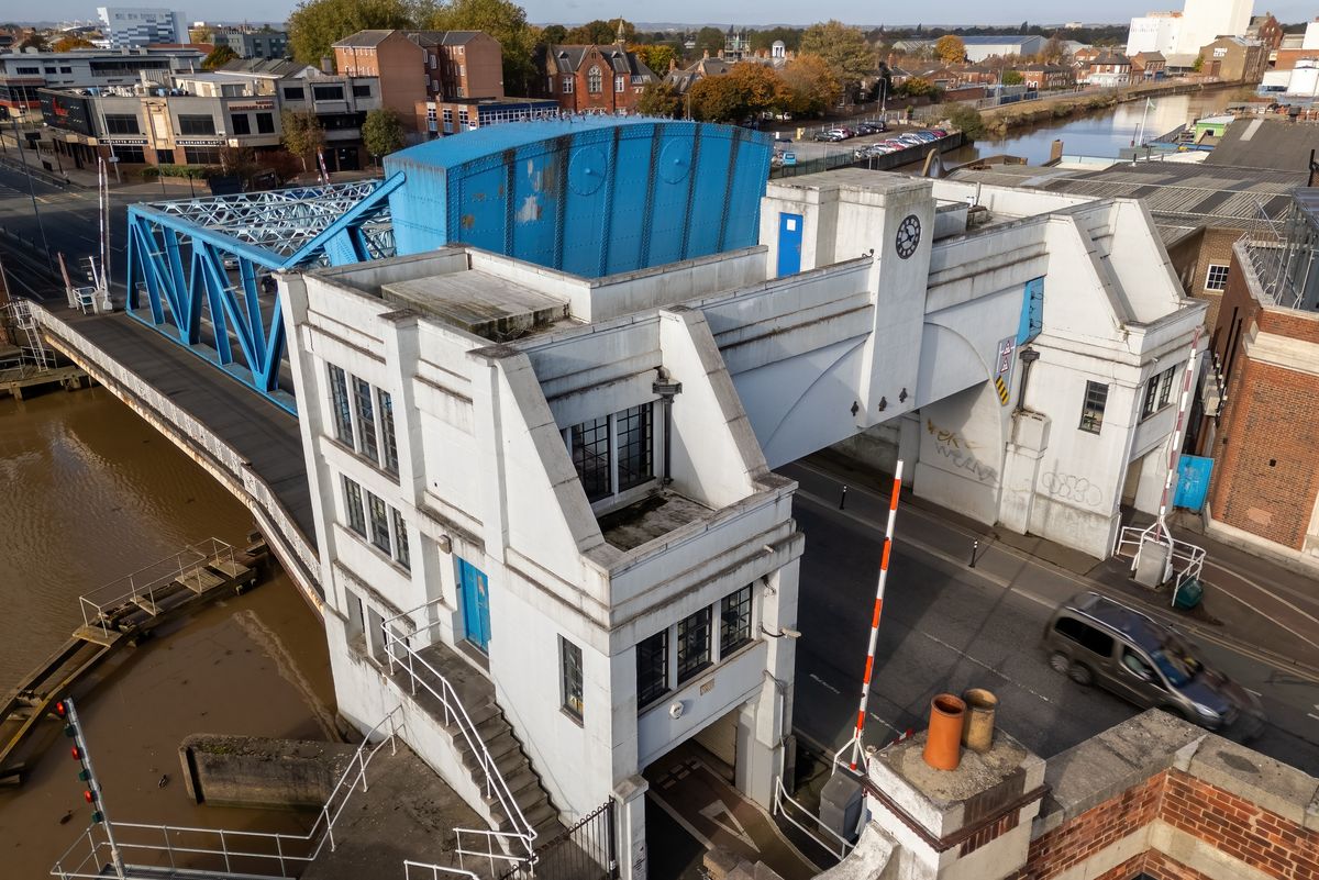 North Bridge, in Hull