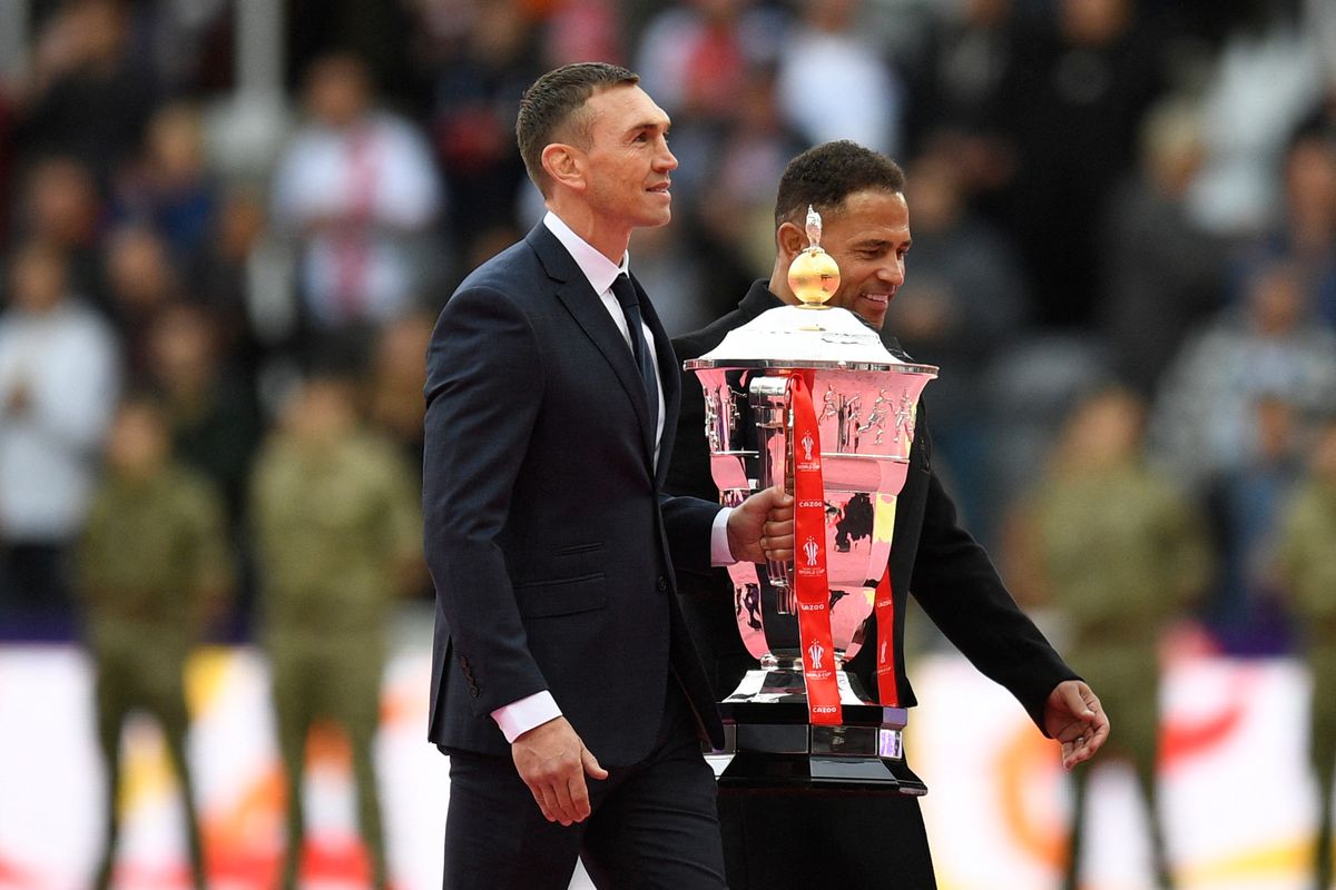 Jason Robinson, pictured with the World Cup trophy with Kevin Sinfield in 2022, has delivered his verdict on Hull KR's chaotic start to the year.