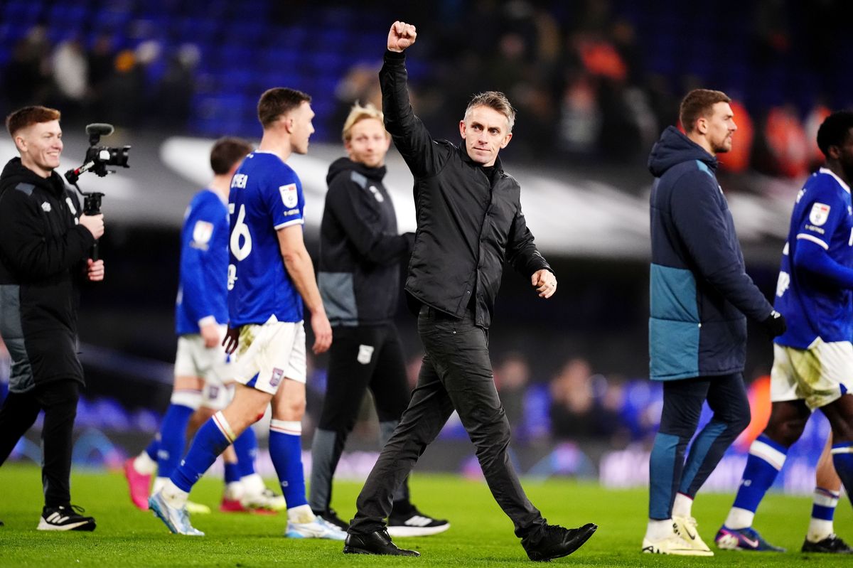 Kieran McKenna celebrates after the win over Hull City