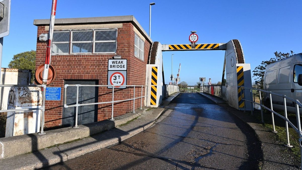 Road improvements either side of the Weel Bridge will also be carried out