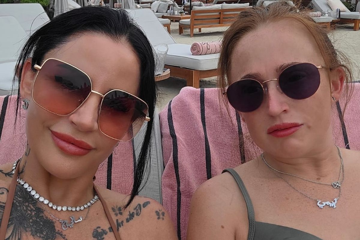 Salli j with best friend Amy Tomlinson who were on holiday in Dubai when war broke out