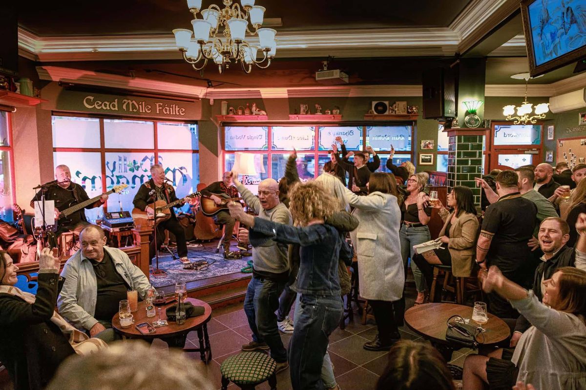 EvansMacBarton played at the weekend to a packed crowd at Molly Mangan's, in Newland Avenue, Hull