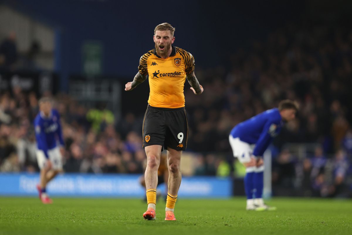 Oli McBurnie shows his frustration to Hull City's defeat at Ipswich Town