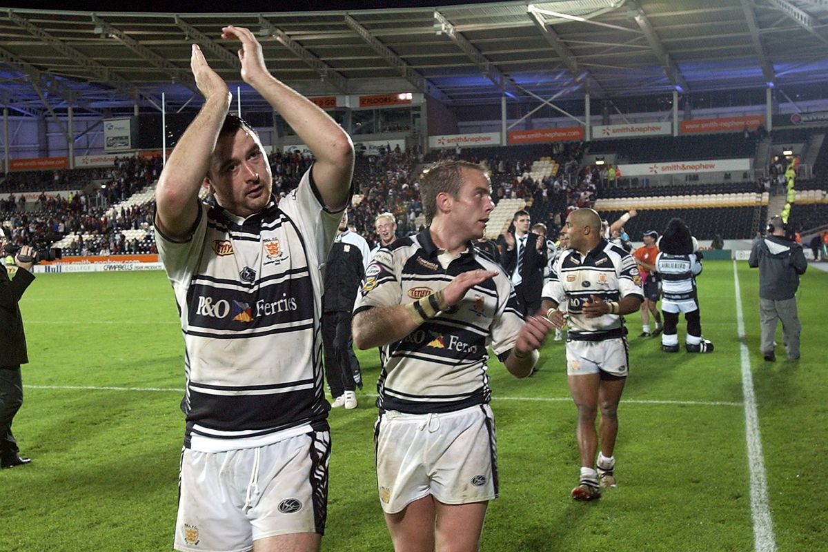 Hull FC players celebrate beating Bradford Bulls