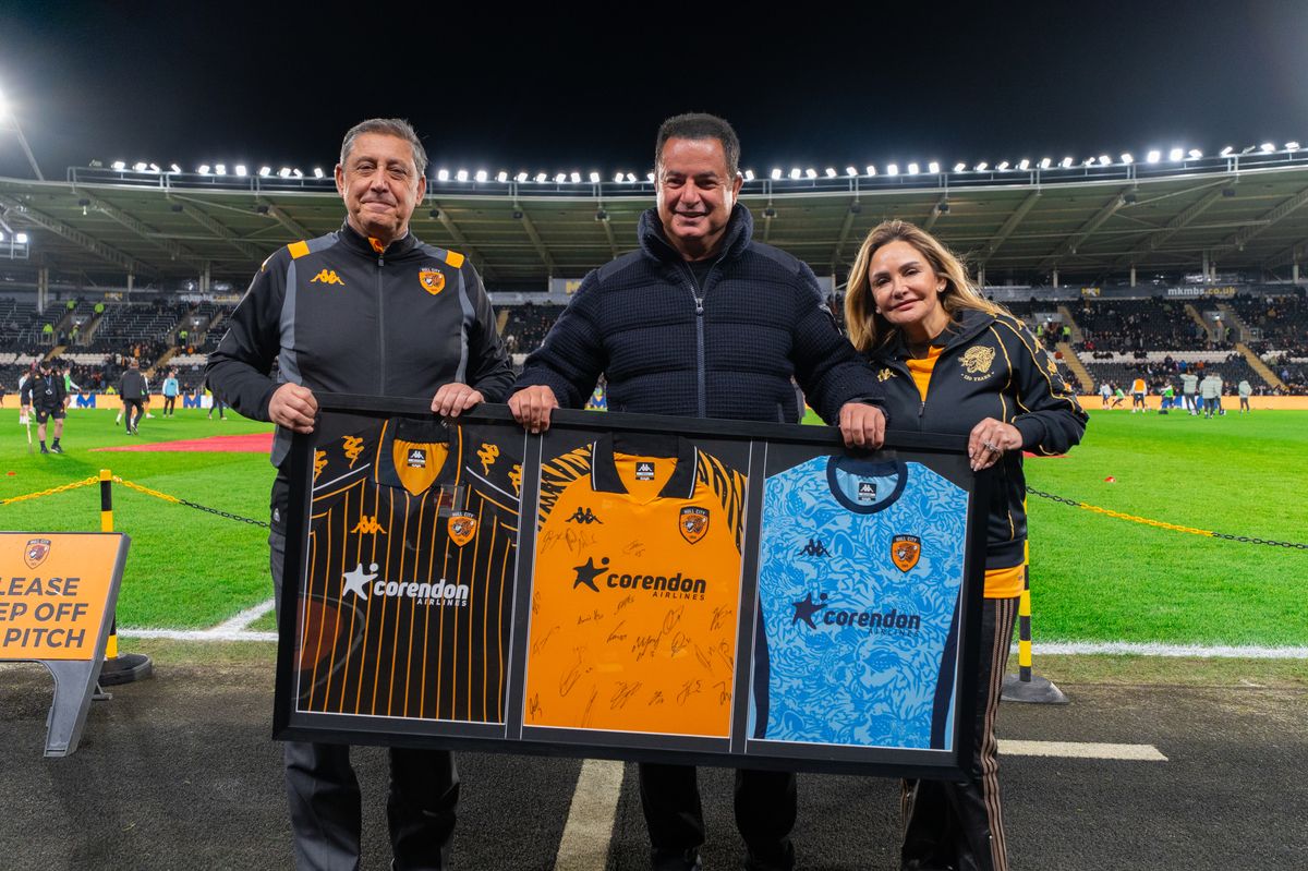 Hull City owner Acun Ilicali with members of the Corendon Airlines team