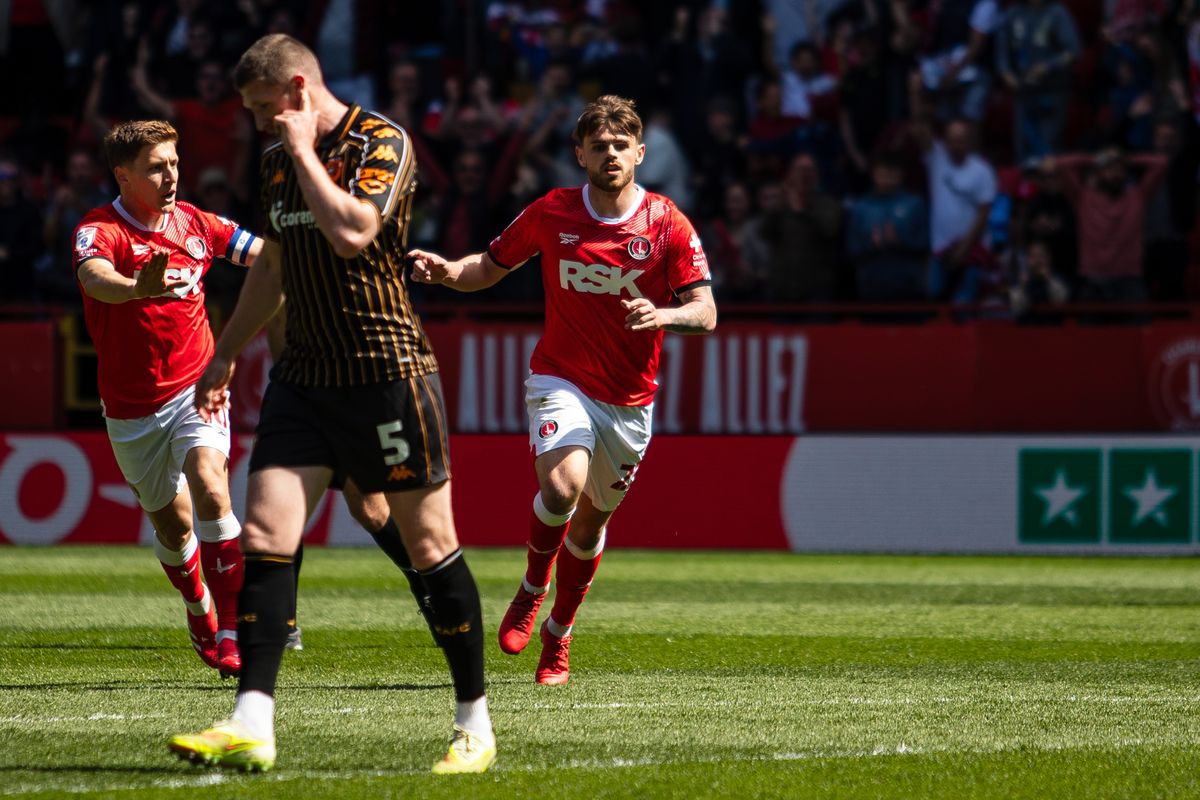 John Lundstram reacts after Charlie Kelman fired Charlton in front