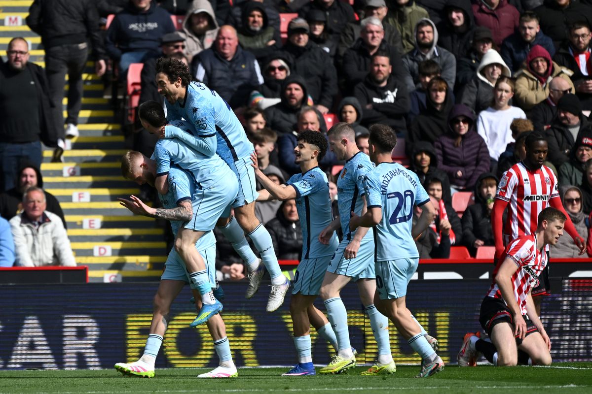 Hull City looked to be on course for a big victory at Bramall Lane before losing 2-1