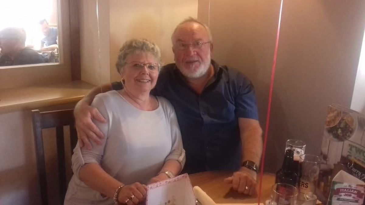 Derek and Christine Archer on the occasion of their 40th wedding anniversary