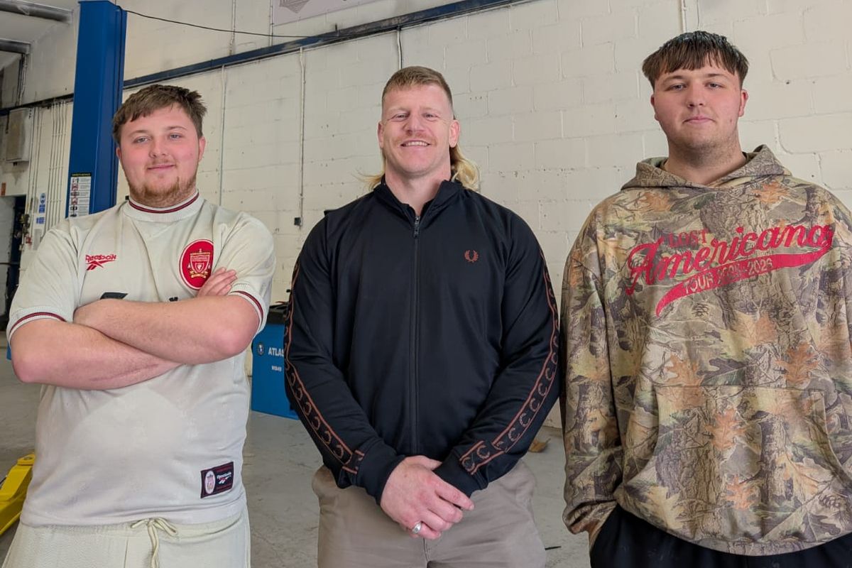 Hull FC forward Brad Fash is opening up a new trye shop.