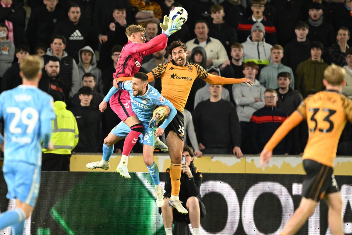 Carl Rushworth and Matt Grimes compete with Matt Crooks