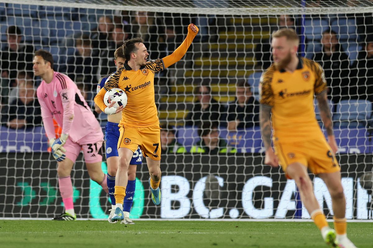 Hull City celebrate scoring their second goal during the Sky Bet Championship match between Leicester City and Hull City at The King Power Stadium