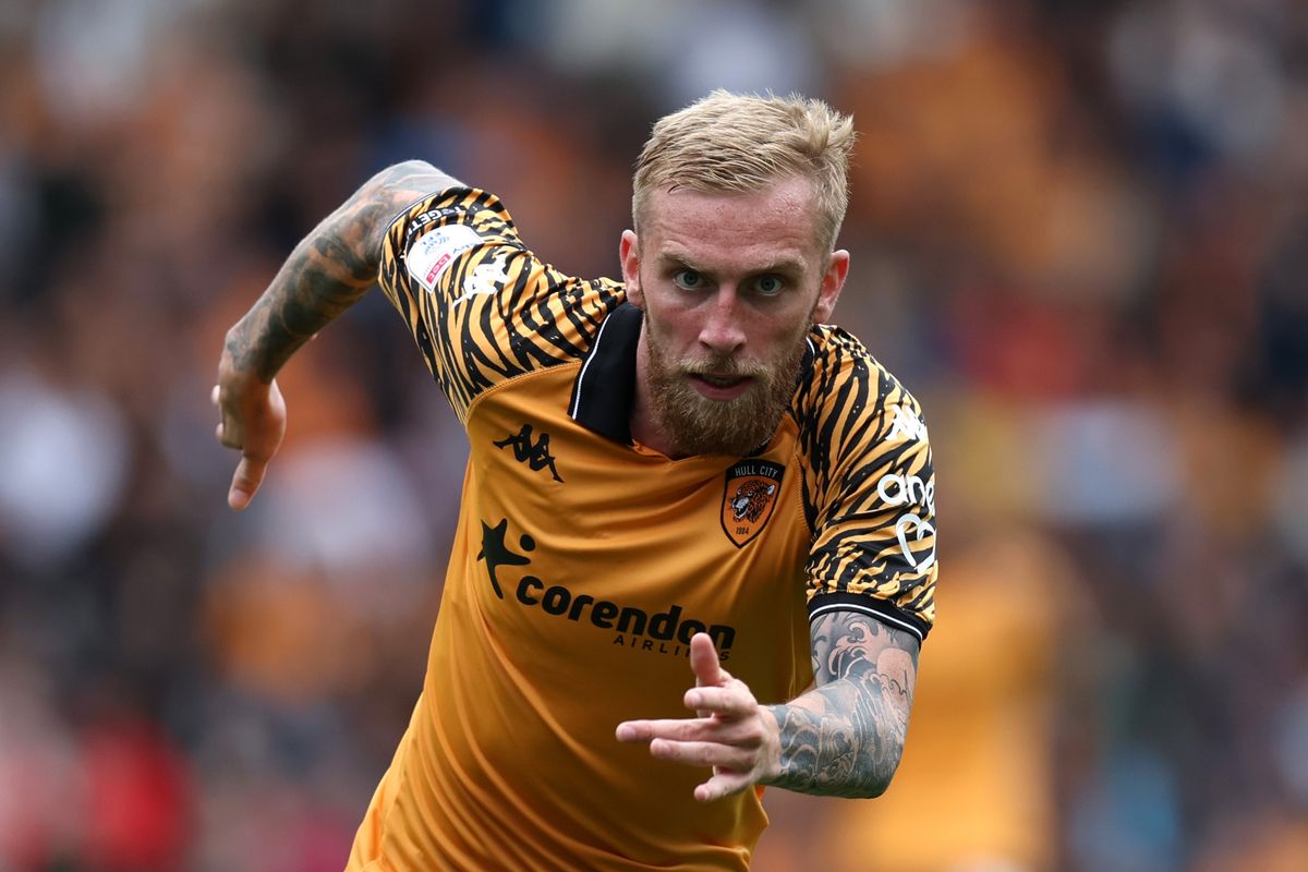 HULL, ENGLAND - AUGUST 17: Oli McBurnie of Hull City during the Sky Bet Championship match between Hull City and Oxford United at MKM Stadium on August 17, 2025 in Hull, England. (Photo by George Wood/Getty Images)