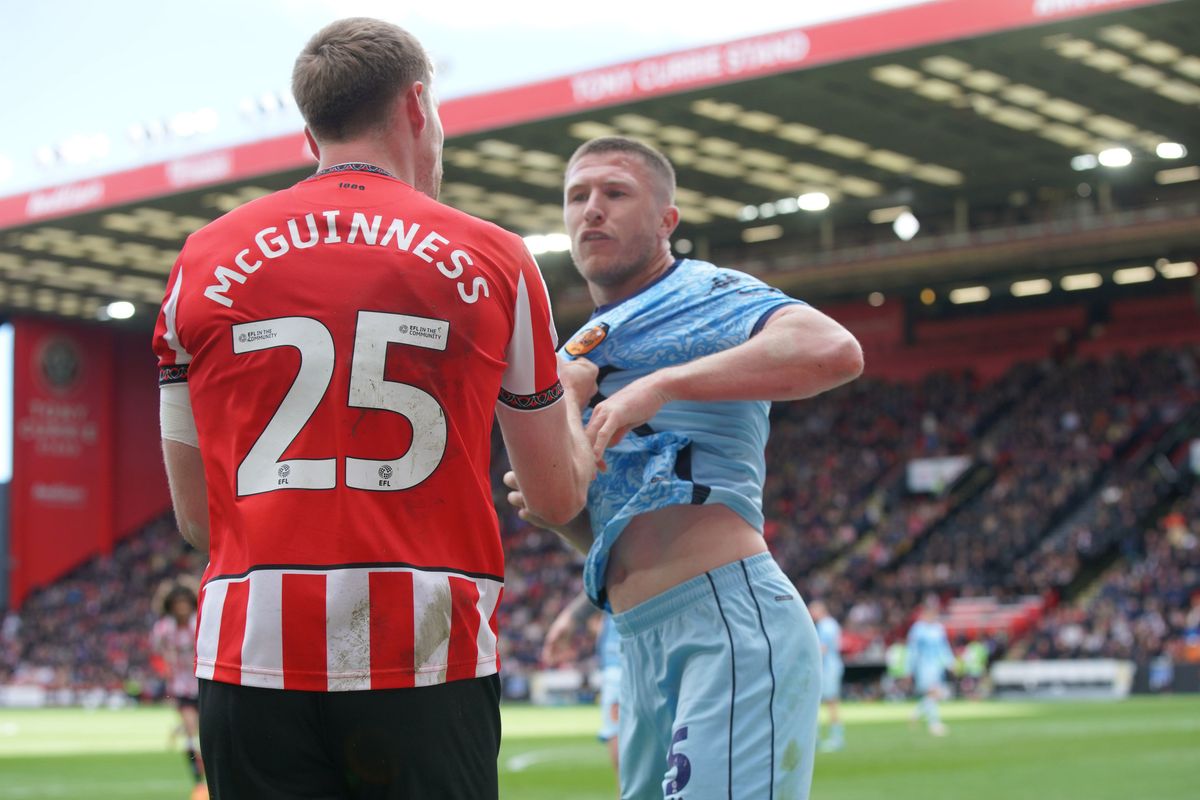 Sheffield United's Mark McGuinness and Hull City's John Lundstram clashed at Bramall Lane