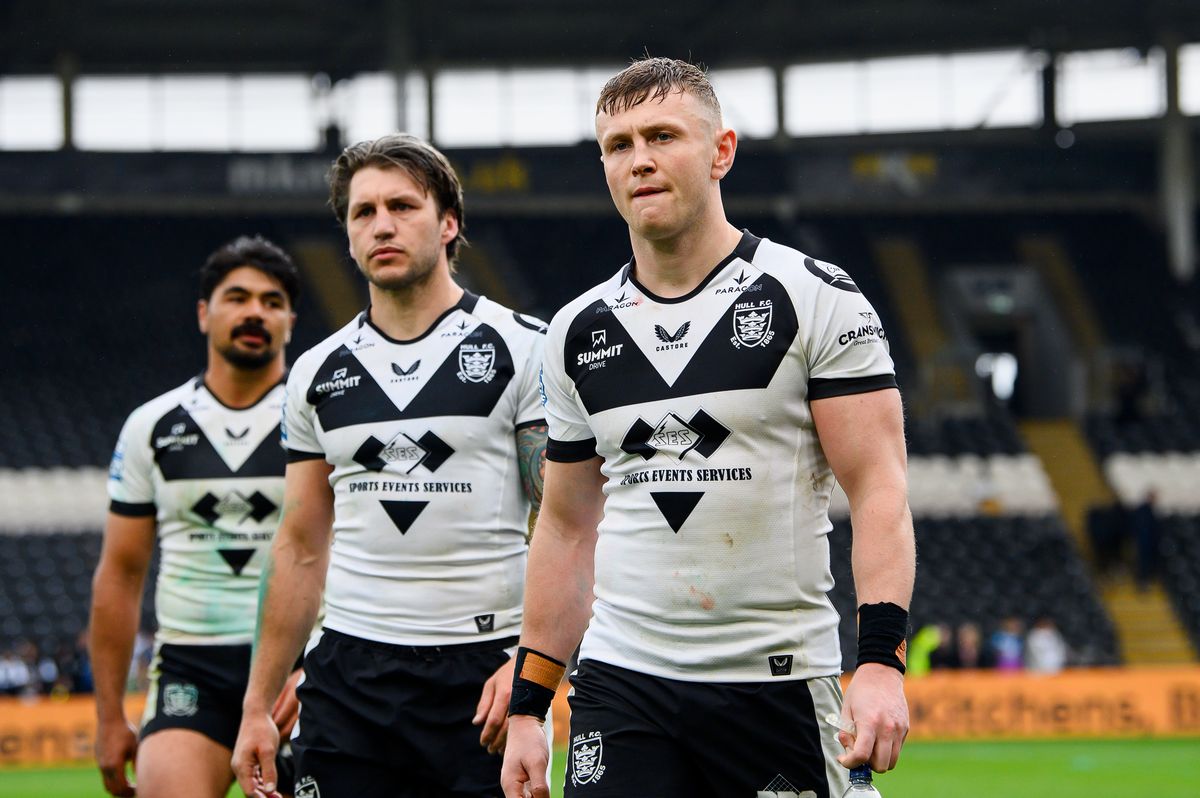 Hull FC's Tom Briscoe and Harry Newman dejected after their side's loss to Toulouse.