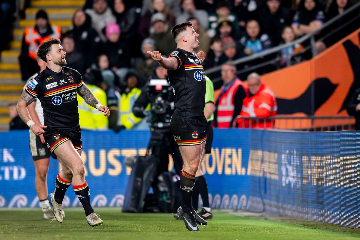 Former Hull FC back Connor Wynne has signed a new deal with Bradford Bulls.