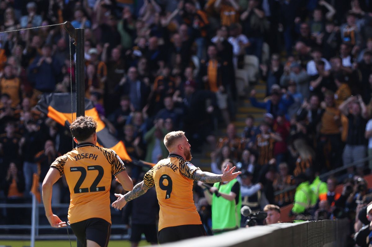 Oli McBurnie celebrates Hull City's winner against Norwich City
