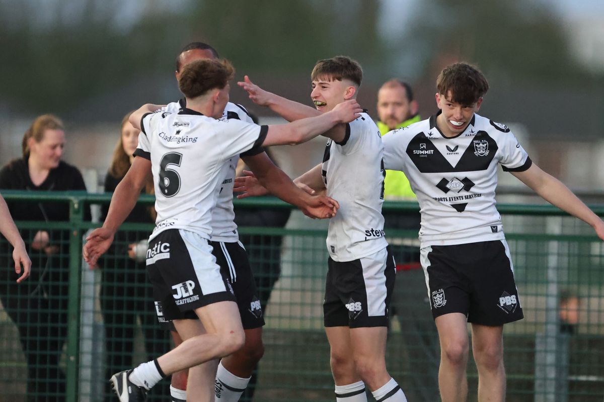 Hull FC scholarship players celebrate a try.