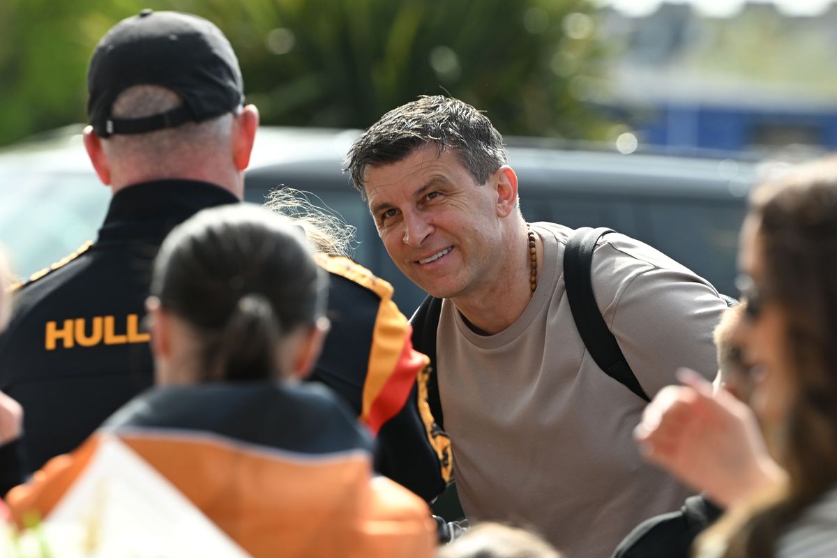 Sergej Jakirovic with Hull City fans at the MKM Stadium