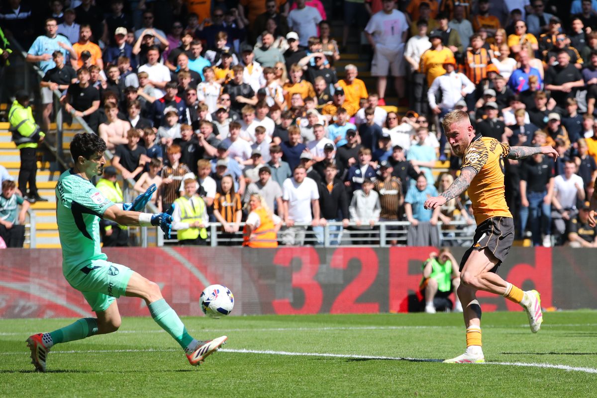 Oli McBurnie slots in the winner for Hull City against Norwich City